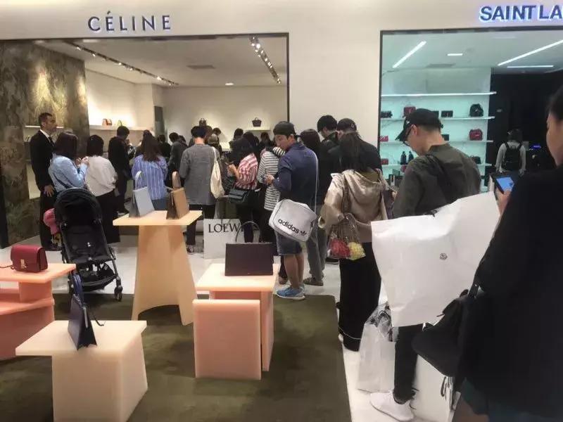 celine下架的衣服在哪看,celine真的过气了么