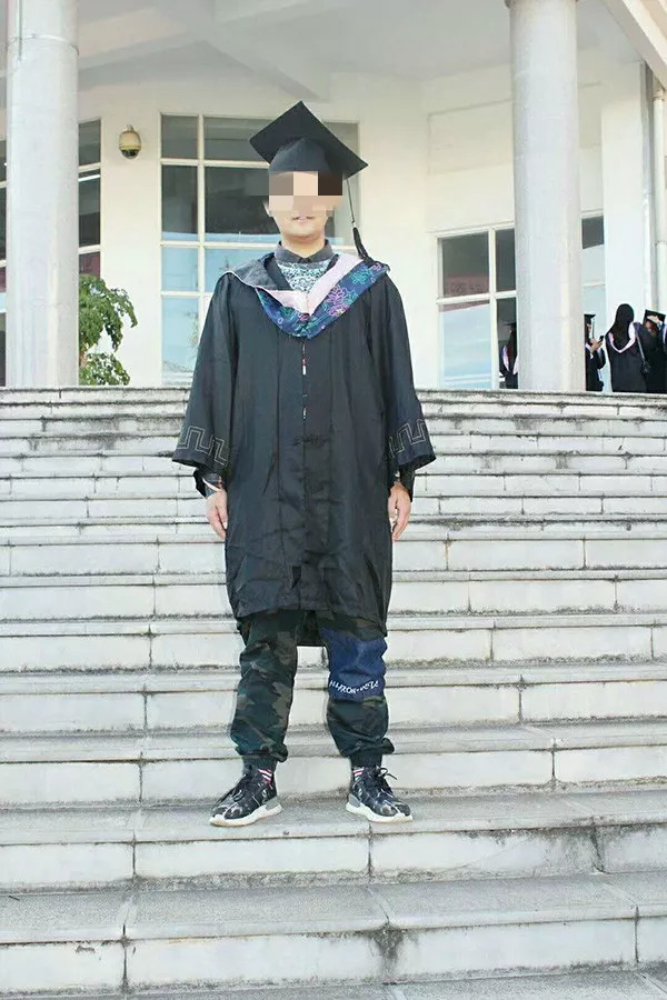 峨眉山跳崖女孩儿,峨眉山跳崖女孩子