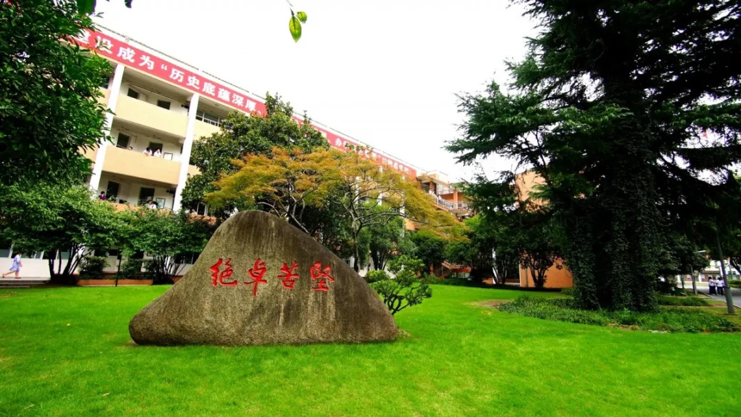 宝山这所学校被教育部点名表扬！是你的母校吗？