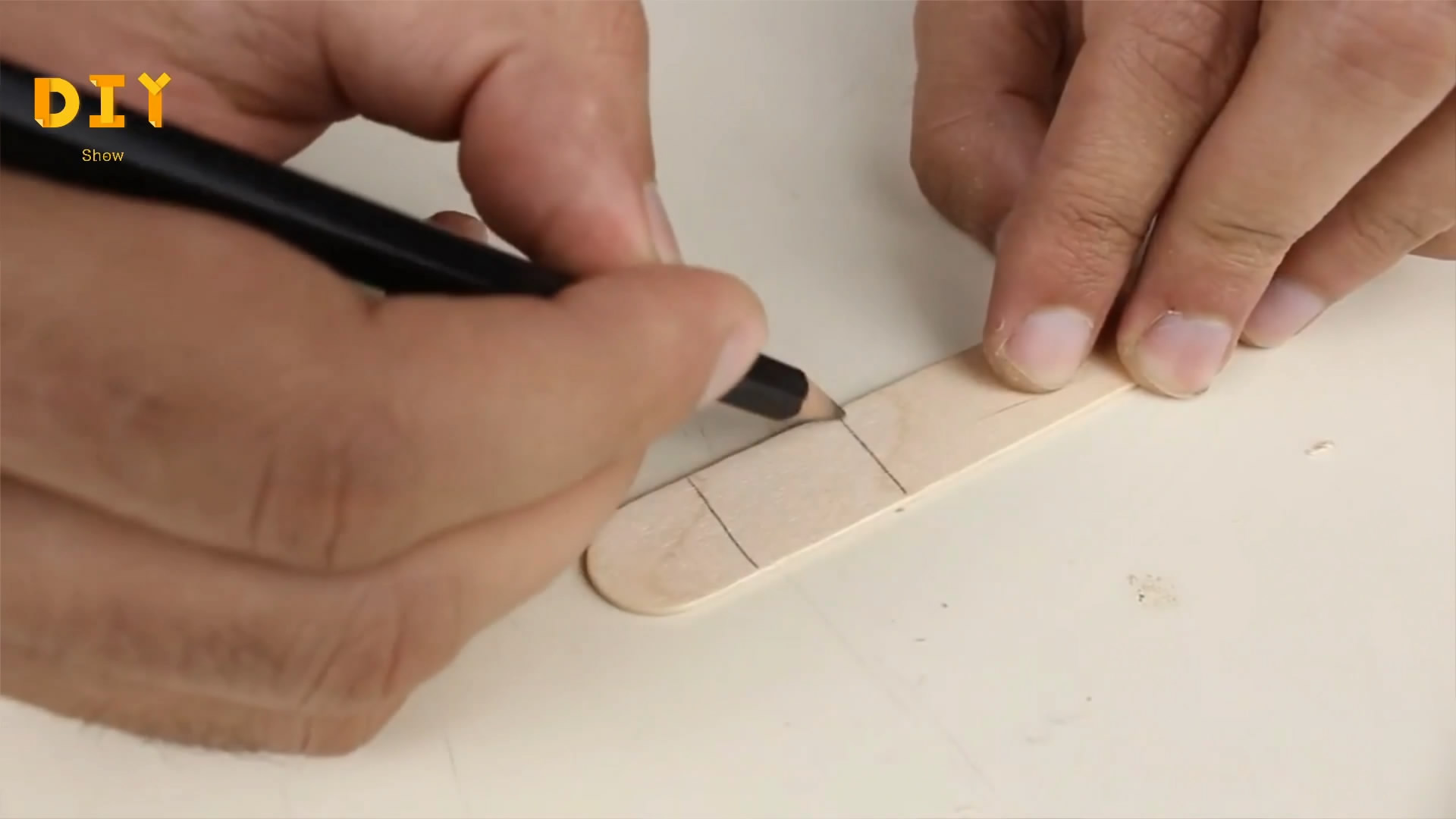 自制机器人玩具手工,怎么用纸板做机器人玩具