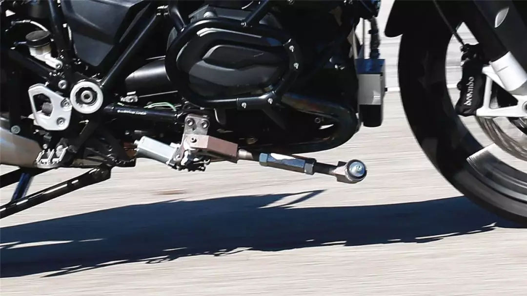 宝马两轮摩托车,宝马最新自动驾驶