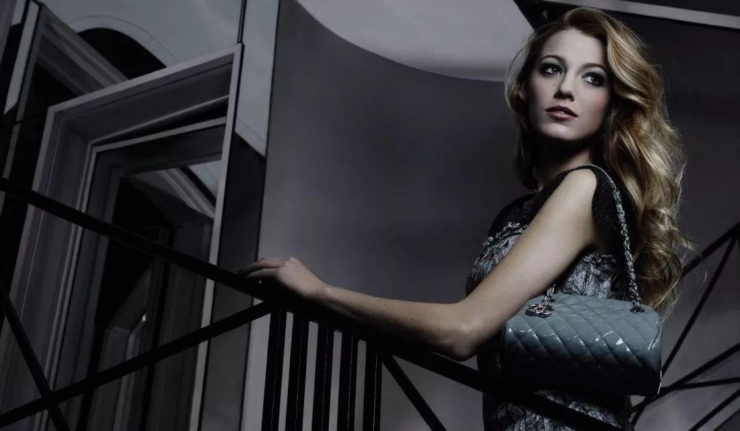 鉴定奢侈品包包的步骤,如何鉴定香奈儿包包真假