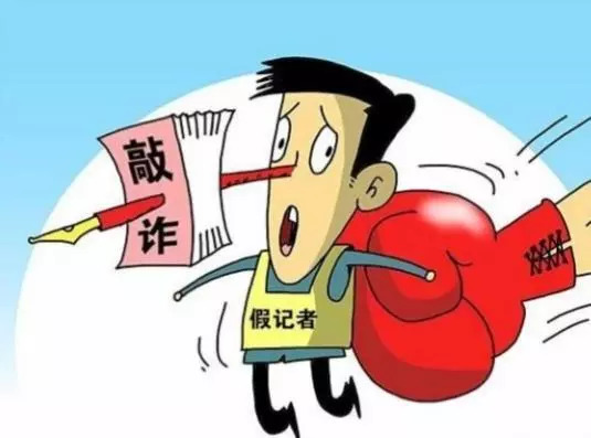 早高峰公交车上老人,早晚高峰公交车上的老年人