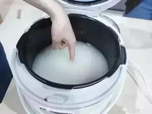 没煮熟的米饭怎么补救,饭没煮熟夹生饭怎么补救
