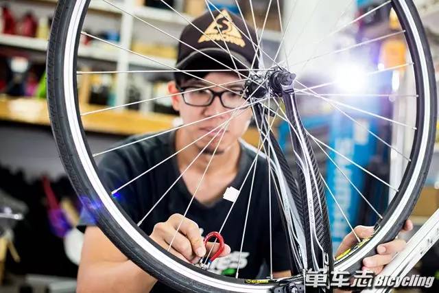 单车偏摆怎么修,单车车轮偏摆调整教程