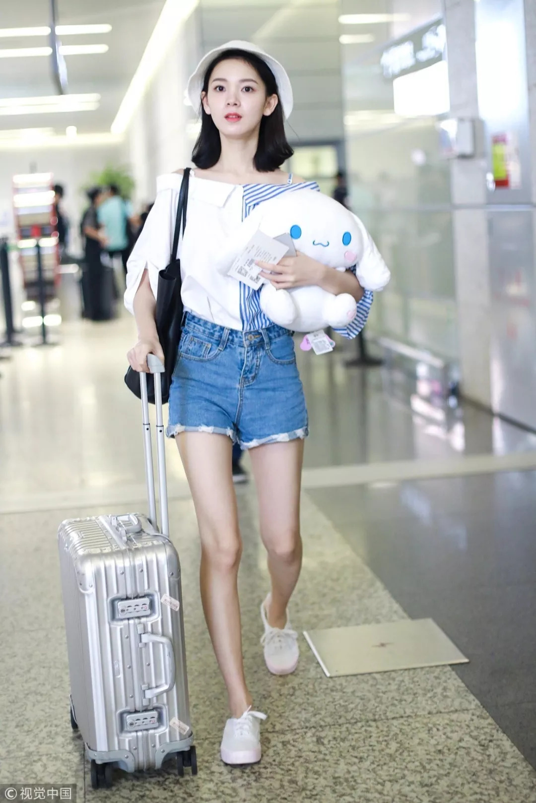 初秋的“C位”是杨超越的格子还是王丽坤的条纹？