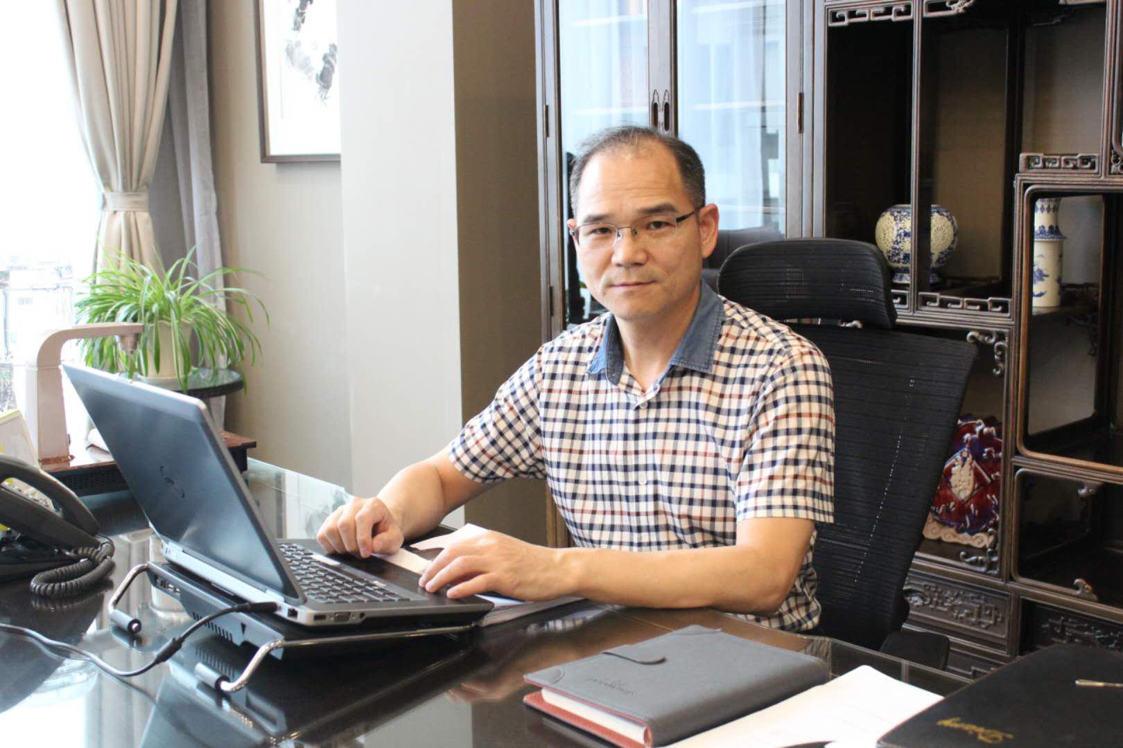 免费派卡的都死了，卖卡的金色世纪却走过20年｜高铁机场贵宾厅生意经