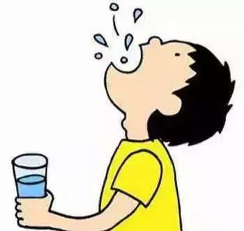 为躲避安检男子竟将汽油当水喝！误食汽油该怎么办？