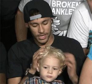 梅西儿子喜欢足球吗,梅西头号迷弟迷你罗