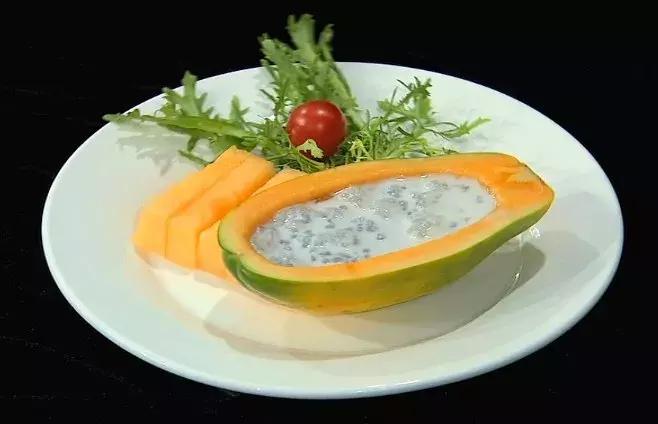 奶茶里的黄色透明果冻是什么,仙草冻和奶茶冻的区别