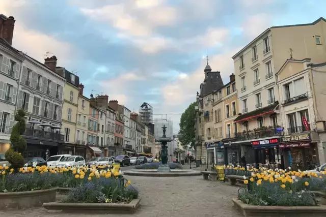 生活在别处完整版,法国西部自驾游