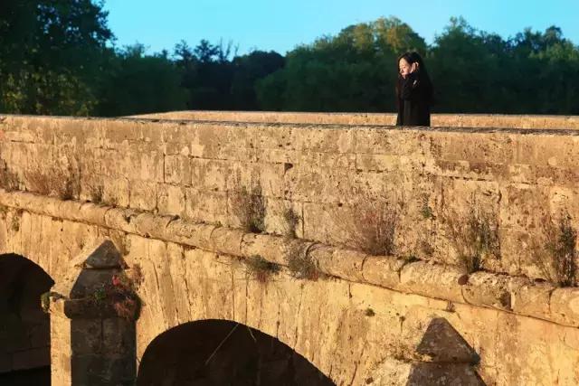 生活在别处完整版,法国西部自驾游