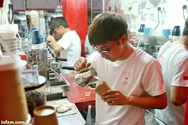 排队三小时网红店,为网红花光积蓄