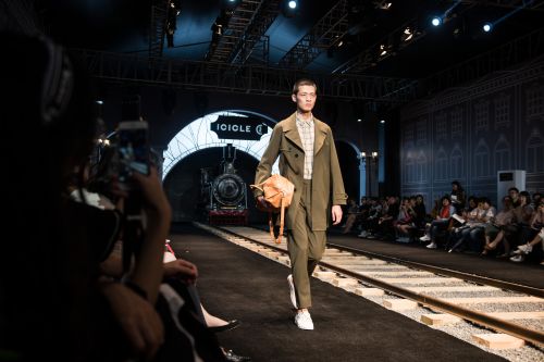 提升城市形象完善城市功能,提升城市文化风貌和景观品质