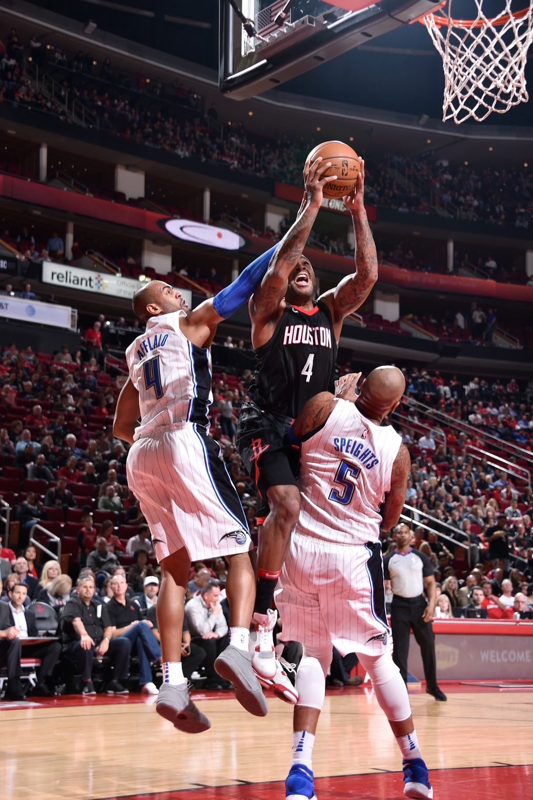 塔克球鞋上脚视频,塔克4000双球鞋