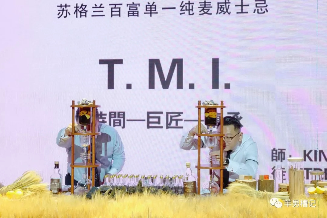 他在今年教师节宣布退休计划并着力挚手相传下一代