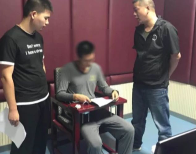 男子疯狂网购18年从不拆包裹,男子花8800元网购