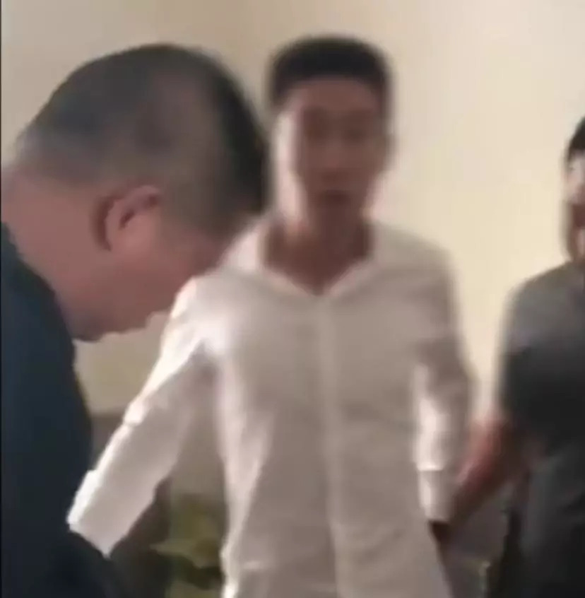 男子花重金买网络装备女友卖掉,男子花重金包装后疯狂揽财30亿