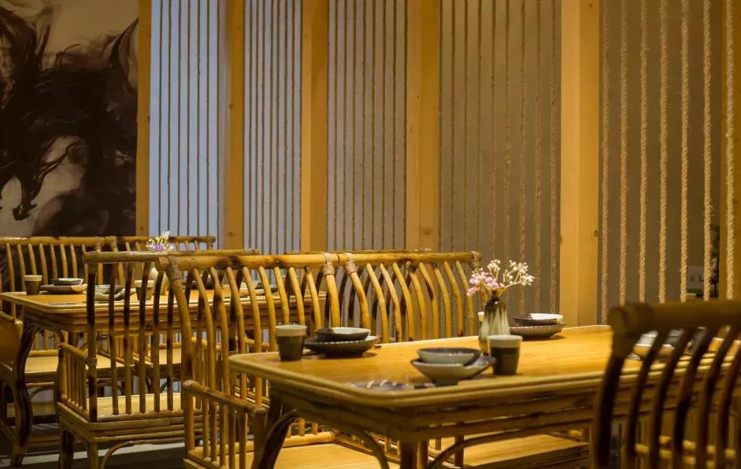 晚上烧烤人气爆棚的一家烧烤店,一到晚上就火爆的烧烤店