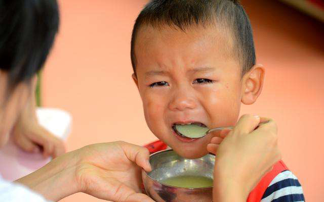 纯母乳宝宝积食是怎么回事,母乳宝宝积食发烧的最快解决方法