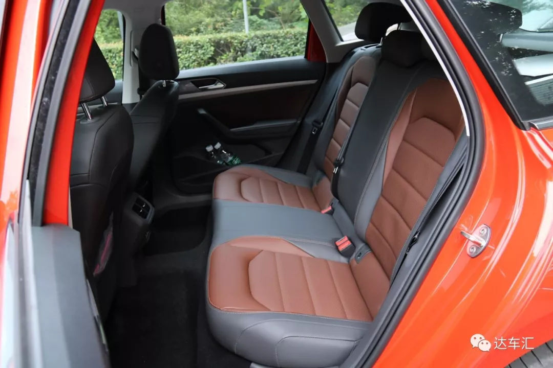 朗逸和福克斯对比评测,150迈不飘的车