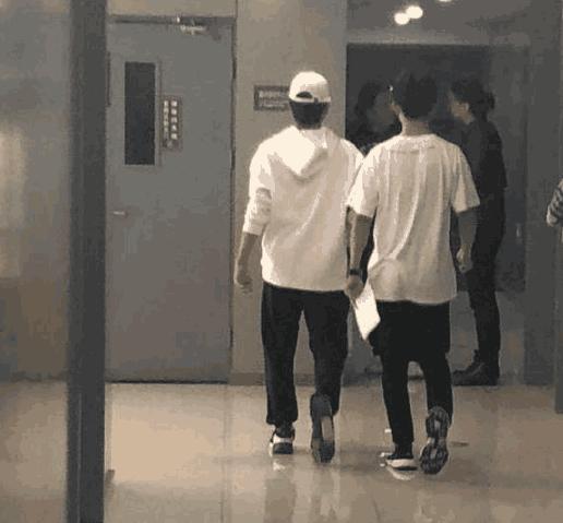 易烊千玺和中戏老师,易烊千玺中戏报到