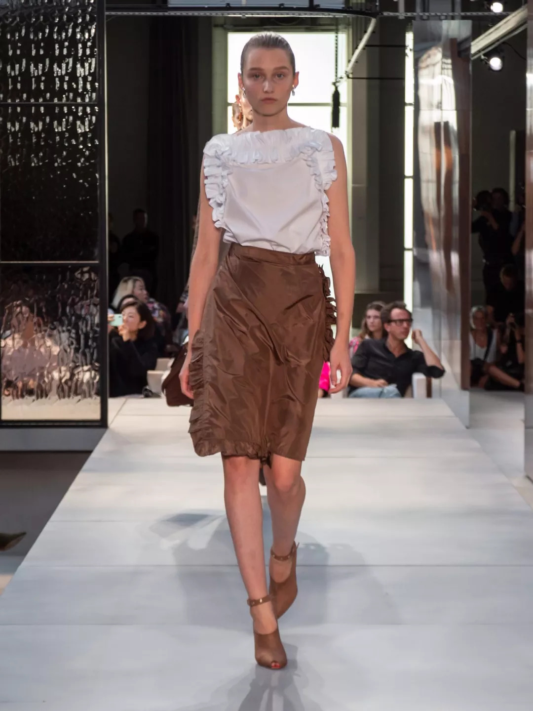 burberry现代中国新年广告,burberry新中式