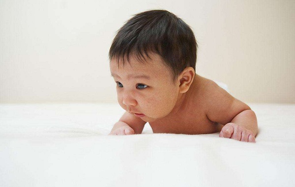 新生儿皮肤过敏症状有哪些,新生儿晒太阳皮肤过敏