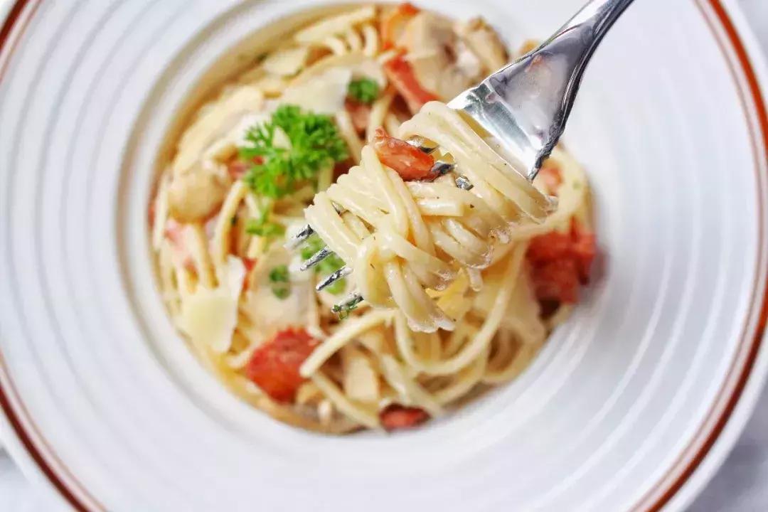 畅饮半个月！这家“自选型”酒吧就在民歌湖酒吧街！