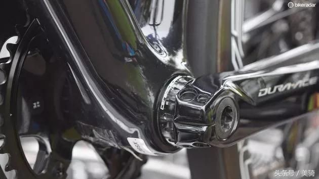 器材盛宴环英国上的车手战车