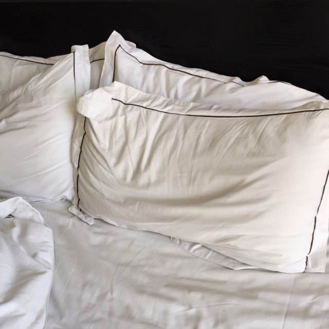 床单有药渍发黄咋办,床单染上血渍清洗妙招