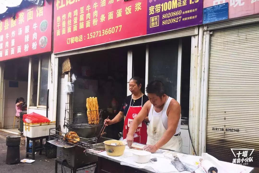 一方天地两柄勺！藏在十堰小区里的这些面窝摊，全靠熟人带路