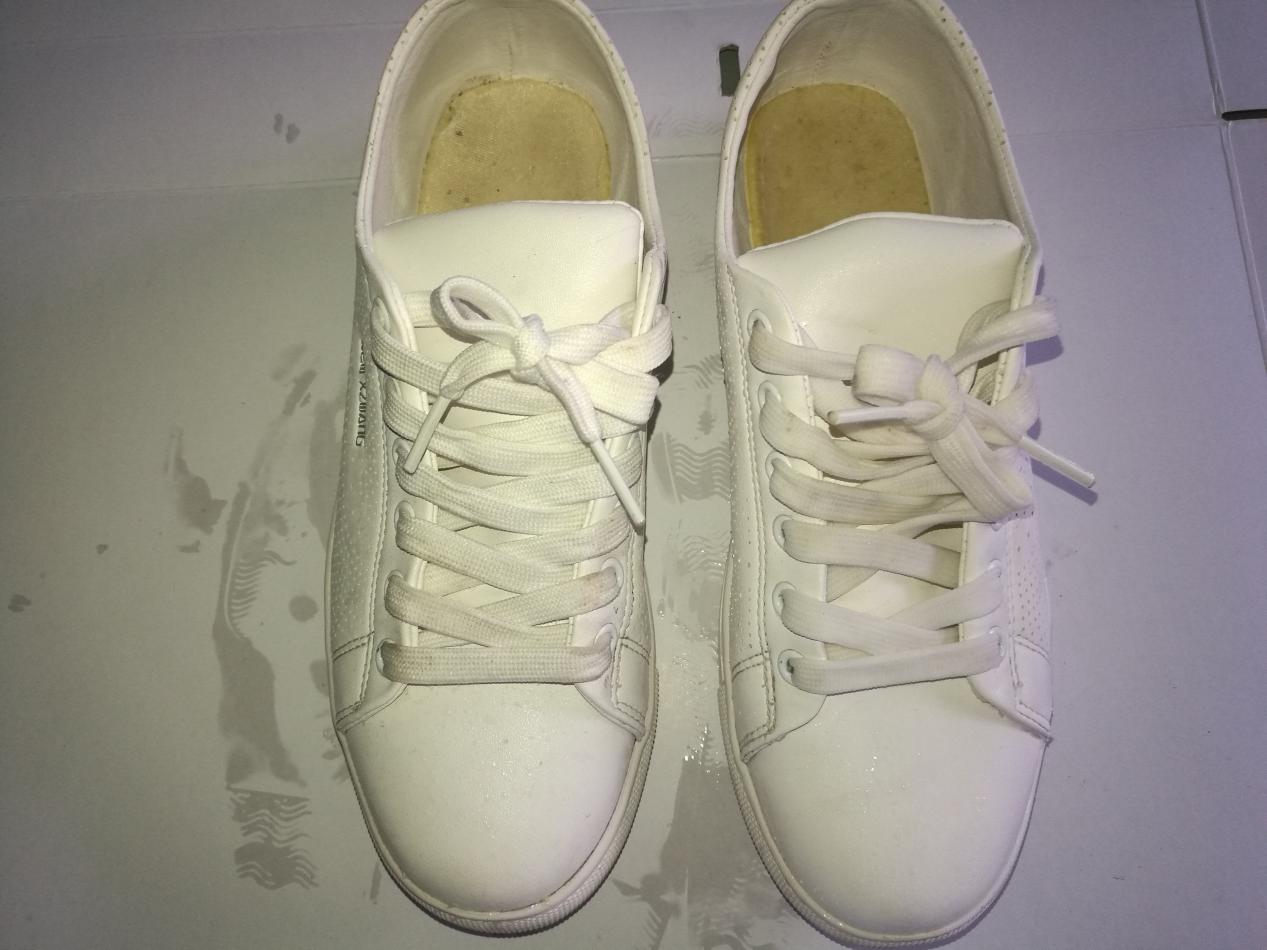 新买的鞋子小了很伤脚，巧用一袋水，轻松搞定！