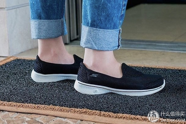 人潮汹涌穿衣打扮有多重要,哪款旅游鞋又百搭又好穿