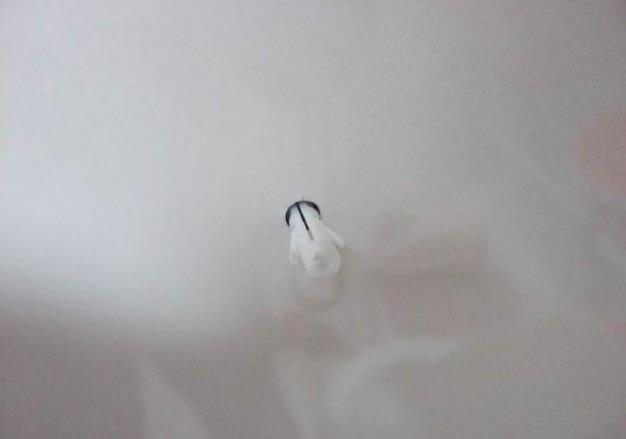 瓷砖打孔打裂了用什么修复教程,瓷砖打1cm孔