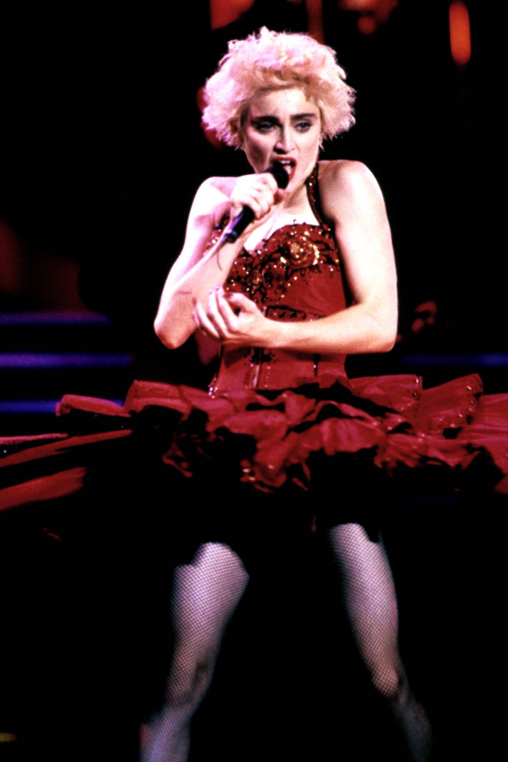 麦当娜出道至今最具代表性的49个装扮,看天后如何引领时尚潮流