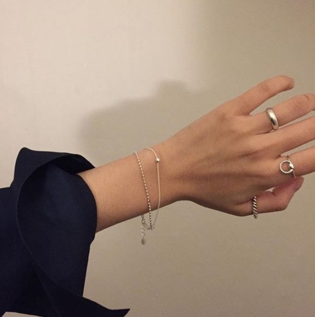 戒指一般戴在哪只手哪根手指最佳,戒指戴哪个手指上有什么讲究吗