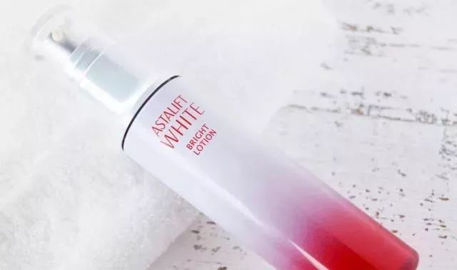 适合夏天使用的10款日本美白化妆水！