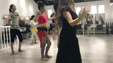 练形体舞蹈和瑜伽哪个好,舞蹈跟瑜伽哪个适合女生