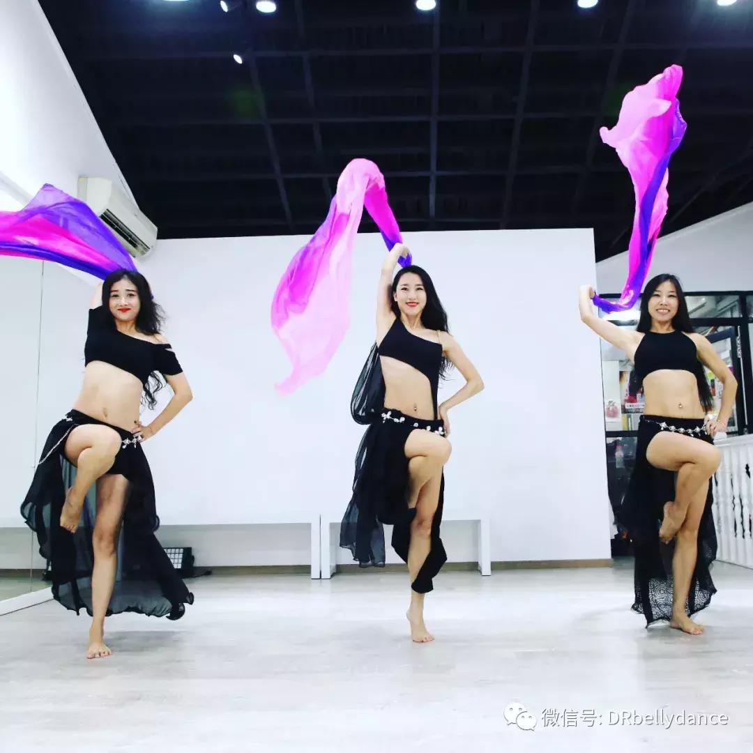 练形体舞蹈和瑜伽哪个好,舞蹈跟瑜伽哪个适合女生