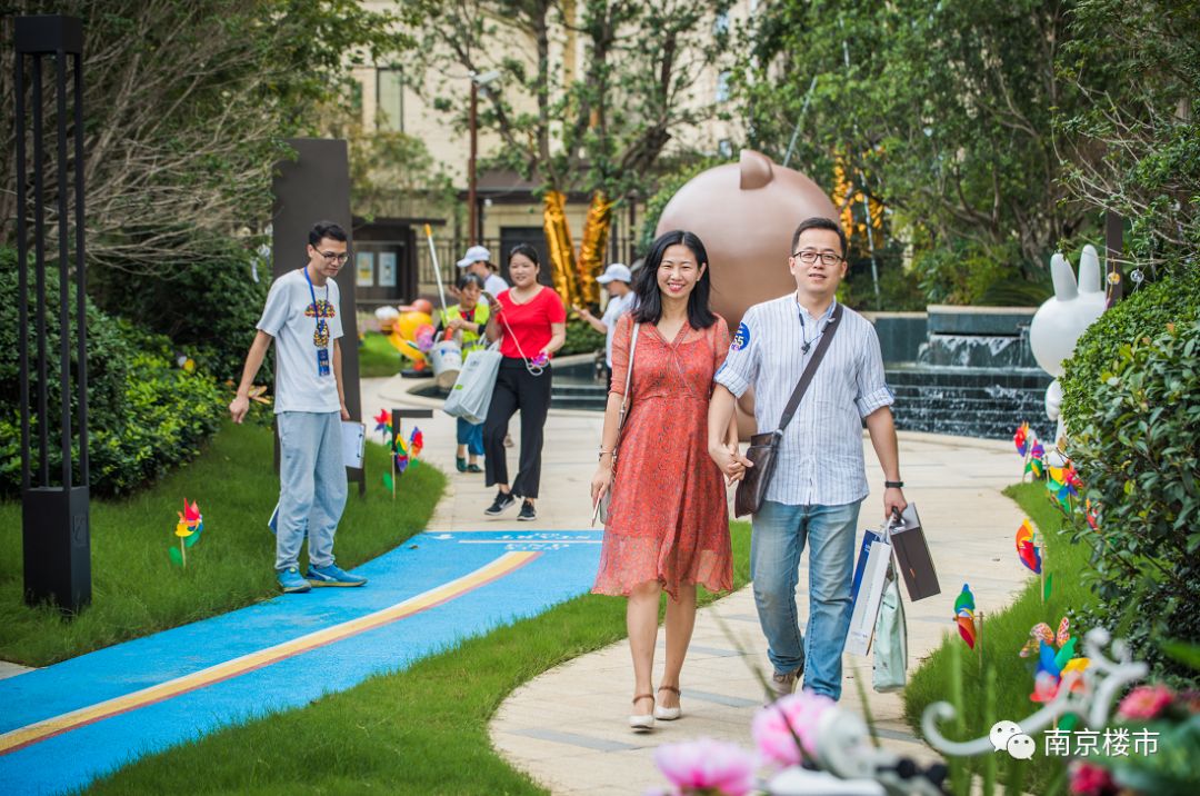 惊艳！今天南京网红盘交付，业主狂赚100多万！