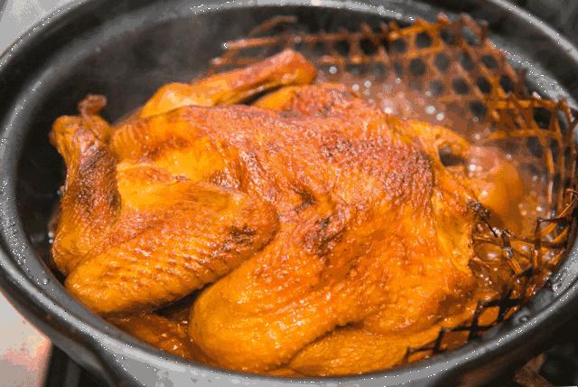 6.8折！陆家嘴惊现1家“网黄餐厅”，人均40+吃哭老板！