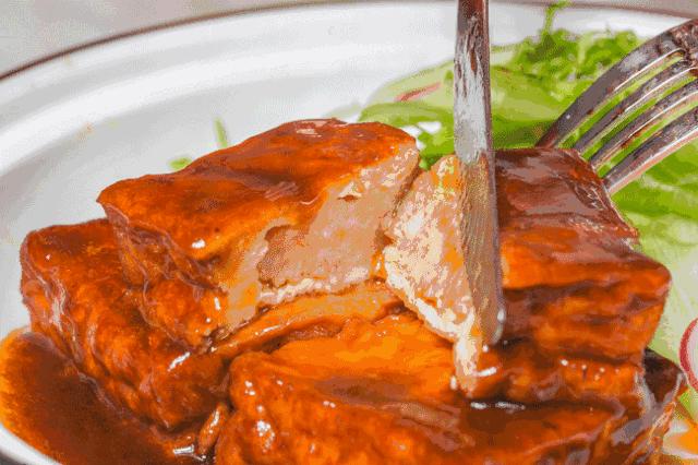 6.8折！陆家嘴惊现1家“网黄餐厅”，人均40+吃哭老板！