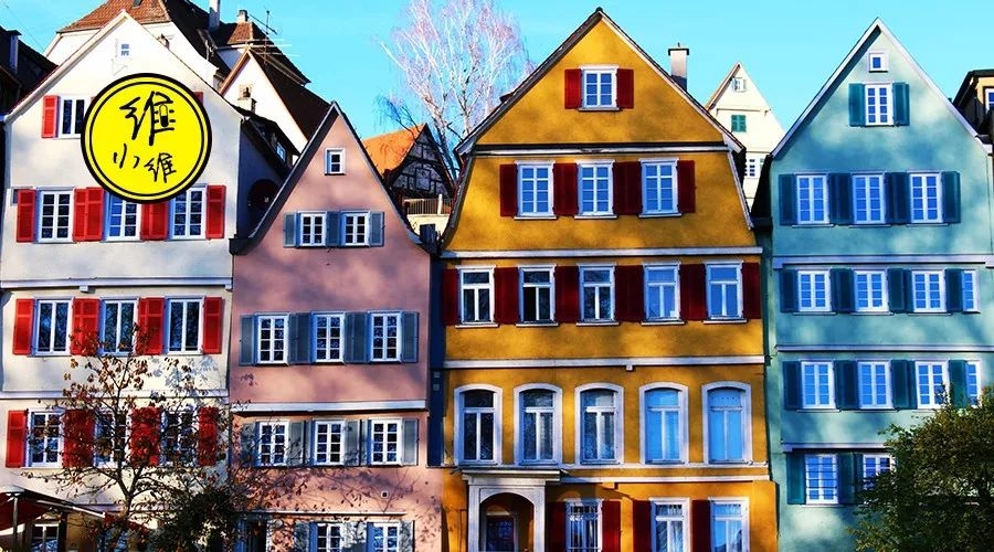 在老家有三套房,在小县城里有3套房