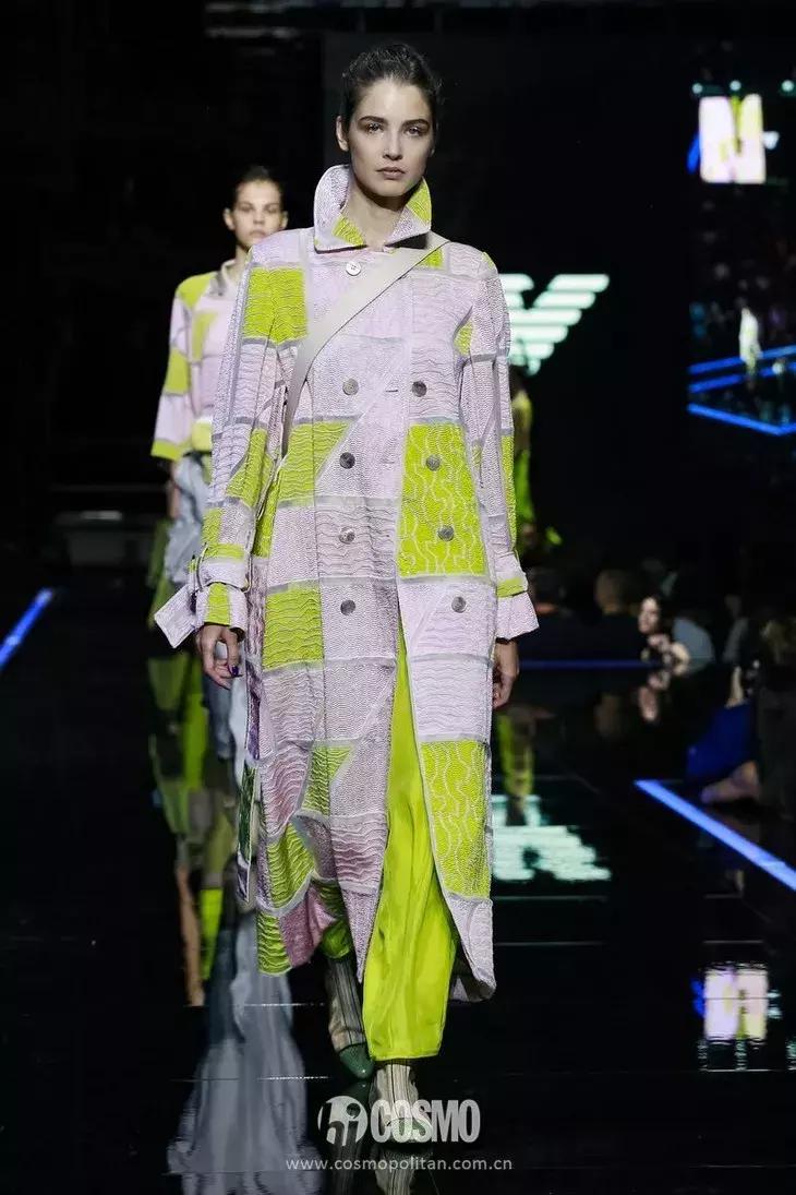 丫丫已经美“腻”了！于是穿上EmporioArmani帅气一回