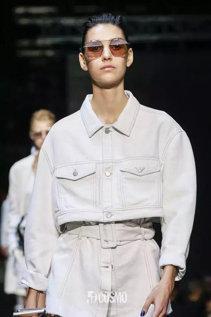 丫丫已经美“腻”了！于是穿上EmporioArmani帅气一回