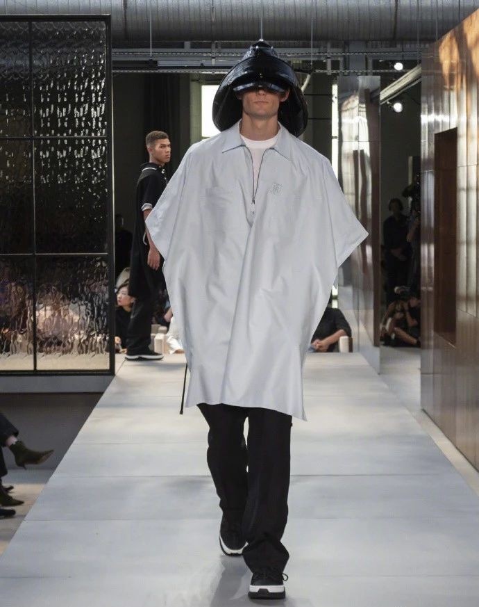 burberry鏂版鐧絫,burberry鍩虹娆剧櫧t