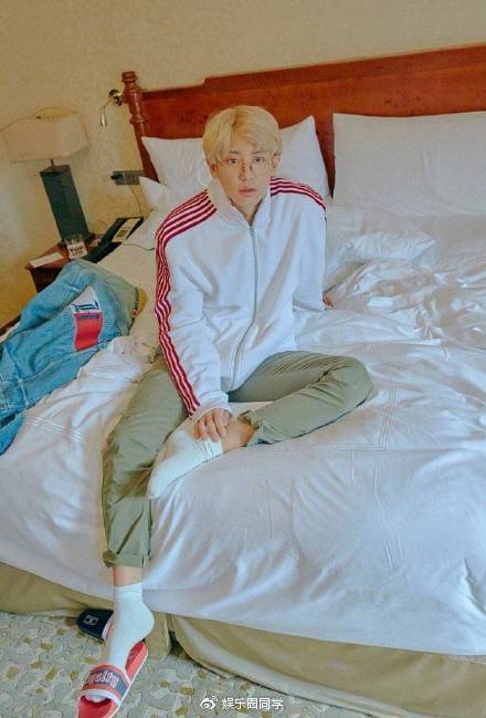 朴灿烈的周边竟然是个烟盒？EXO的粉丝不愧是魔鬼般的人才！