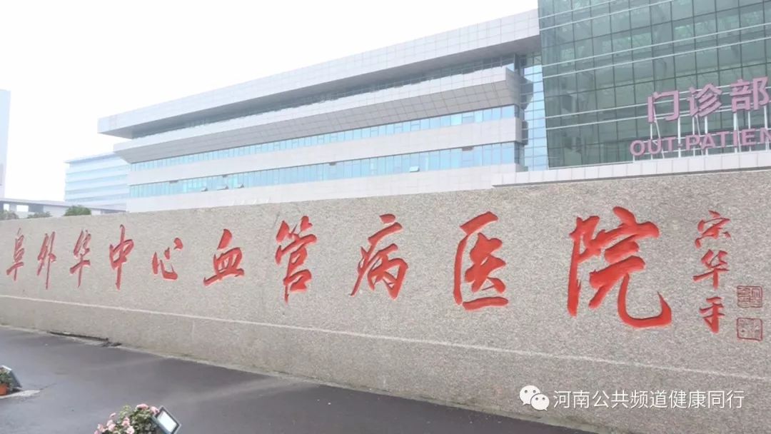 隔着肚皮给胎儿做手术,胎儿在肚子里做心脏手术