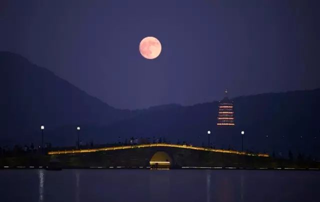 中秋赏月天涯共此时,天涯共此时赏月